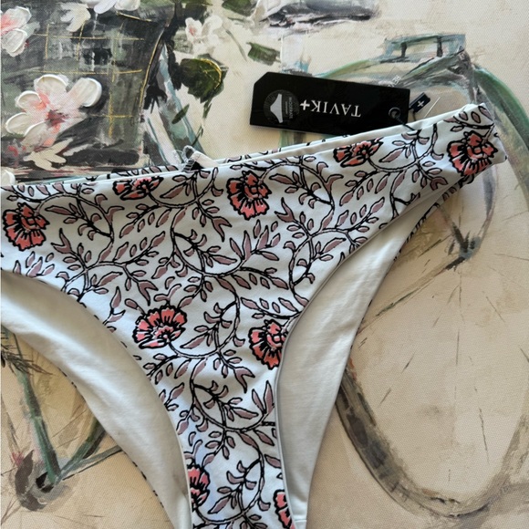 TAVIK moderate coverage Ali swim bottom print wild flower light blue 💐 - Picture 6 of 8